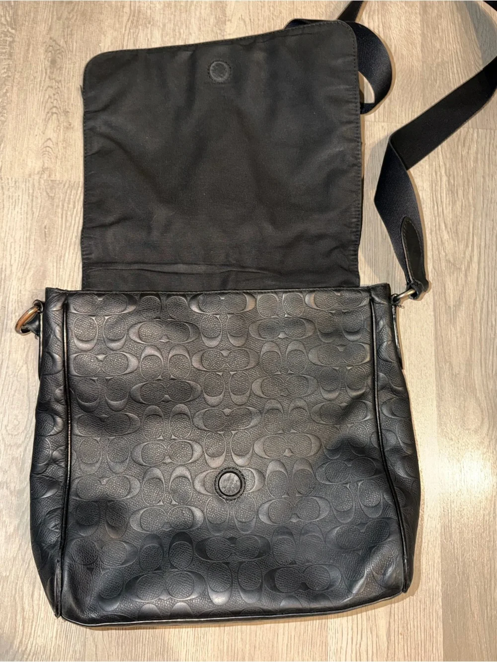 Coach Men's black Leather Signature Messenger Bag with Adjustable Strap